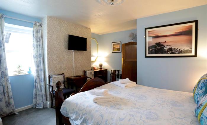 Enjoy this rooms bright ambiance and relax in the comfortable seating area.